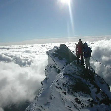 ペンション トロヤホーフ ゲストハウス