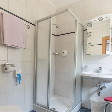 Trojerhof בית הארחה היליגנבלוט