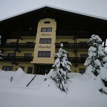 ゲストハウス ペンション トロヤホーフ 3*