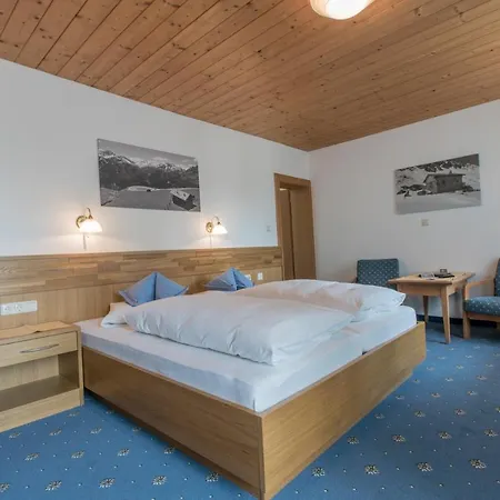 ペンション トロヤホーフ 3*