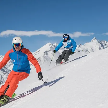 ペンション トロヤホーフ ゲストハウス